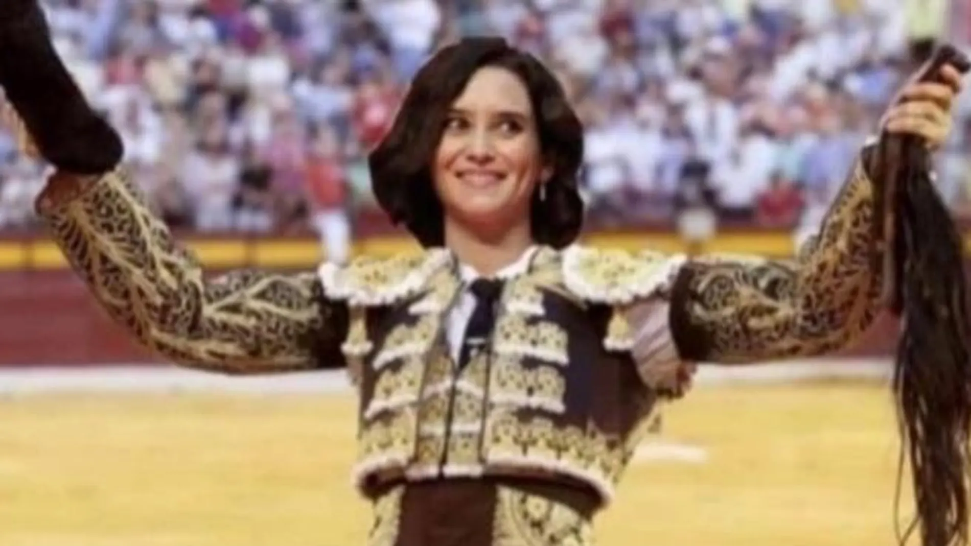 Montaje de Isabel Díaz Ayuso vestida de torera por el nuevo corte de pelo de Pablo Iglesias, sin coleta