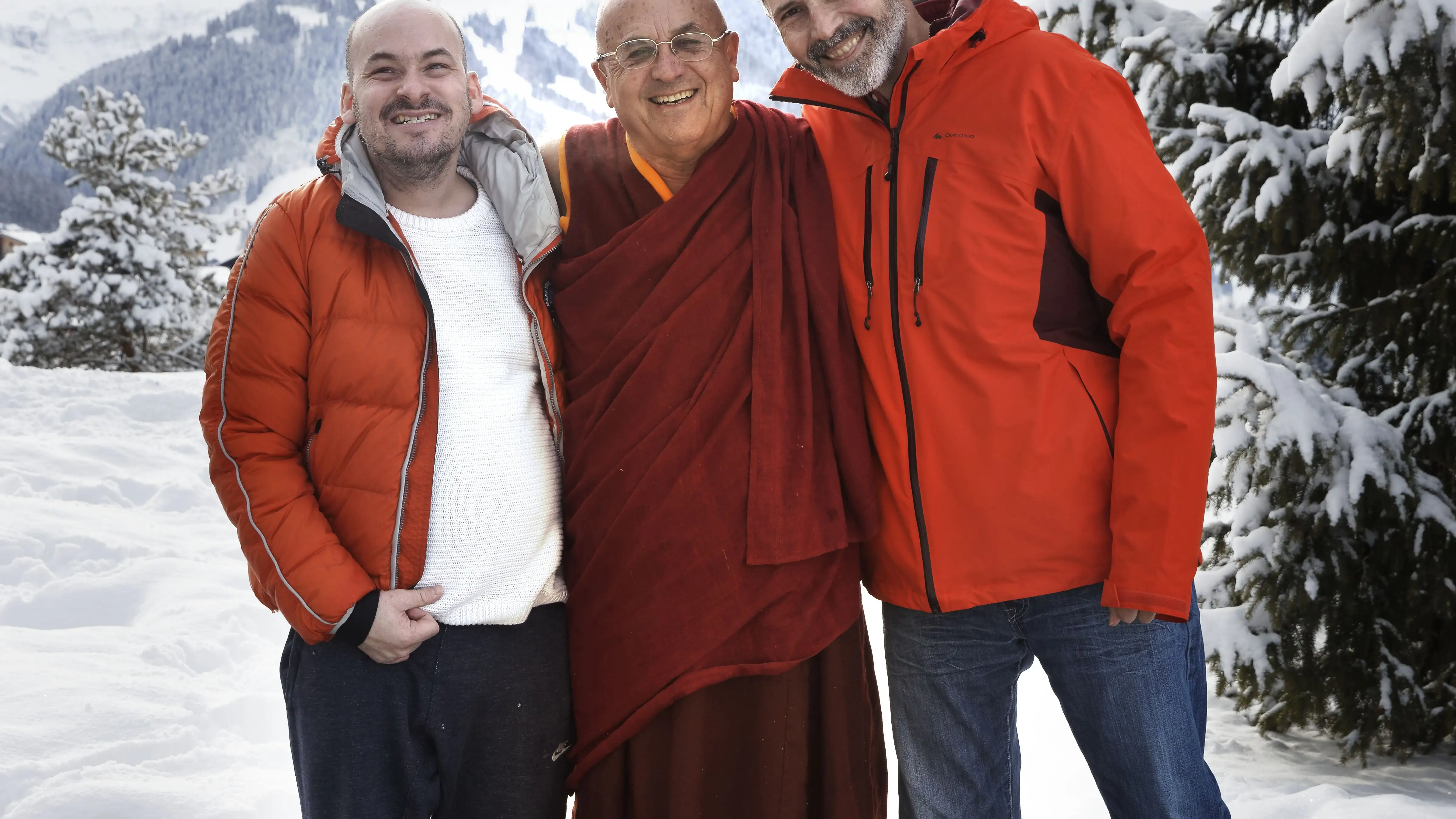 De izq. a dcha, Alenxandre Jollien, Mathieu Ricard y Christophe André durante su retiro invernal