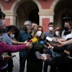 La diputada de la CUP en el Parlament Laia Estrada, ofrece declaraciones a los medios tras salir de una sesión de control al Govern, frente al Parlament de Catalunya, a 13 de mayo de 2021, en Barcelona, Catalunya (España). El Juzgado de Instrucción 6 de Tarragona ha ordenado detener a Estrada después de que en dos ocasiones no se haya presentado a la citación para declarar como investigada por presuntos desórdenes públicos durante la protesta por el Consejo de Ministros de 2018 en Barcelona.13 MAYO 2021;PARLAMENT;CATALUÑA;CATALUNYA;GOVERNDavid Zorrakino / Europa Press13/05/2021
