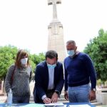 El presidente del PP de Elche, Pablo Ruz, junto al portavoz del Ayuntamiento, Claudio Guilabert