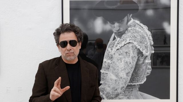 Andrés Calamaro en su exposición 'Devenir toro', en Madrid.