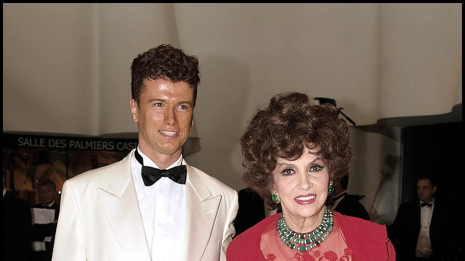 LA ACTRIZ GINA LOLLOBRGIDA Y SU NOVIO JAVIER RIGAU