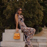 María Fernánez-Rubiés con mono y Converse.