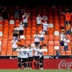 Los jugadores del Valencia en Mestalla.