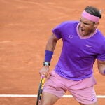 Rafa celebra un punto ante Djokovic en la final de Roma