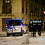 Varios policías locales de Salamanca hacen patrulla por el centro de la ciudad