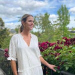 Amelia Bono con vestido que te traslada a Ibiza.