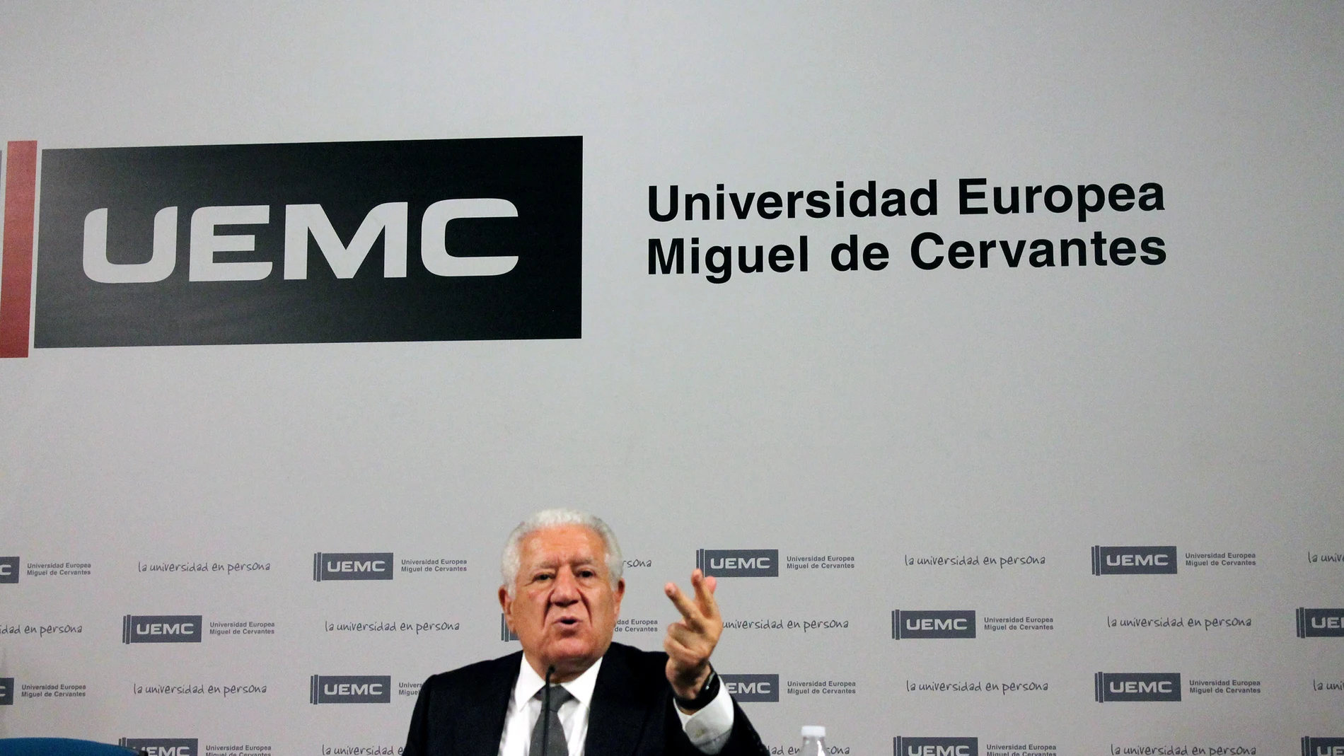 Luis Bassat en la masterclass ofrecida en la UEMC de Valladolid