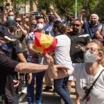 Varios vecinos increparon a Pedro Sánchez a su llegada a Ceuta