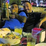 Jaime Vidal (de negro) y Rafa, dos miembros de la banda de aluniceros detenidos ahora
