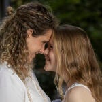 Isabel Serrano y su hija Sabela, de 12 años, que sería elegible para recibir la vacuna de Pfizer si Sanidad decide empezar a administrarla a partir de septiembre.