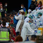 Varios menores son sometidos a pruebas de antígenos en el Polígono de El Tarajal