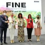El alcalde Óscar Puente, Estrella Torrecilla, Ana Redondo, Nuria Duque, Blanca Pérez-Sauquillo y Alberto Alonso presentan FINE en Fitur
