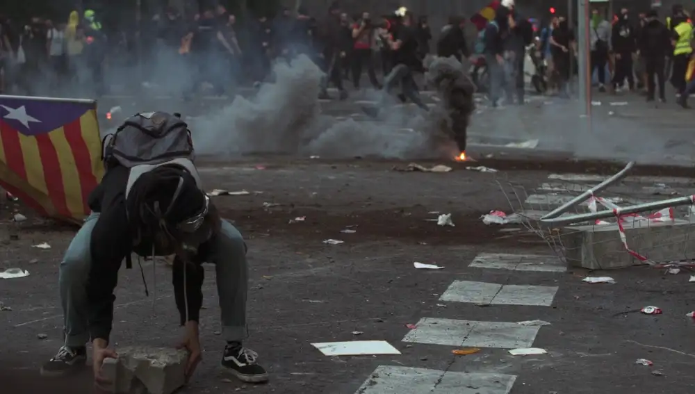 «Autopsia de un relato periodístico» aborda los disturbios de octubre de 2019 en Barcelona