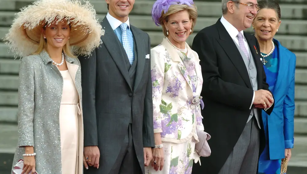 Los Reyes de Grecia, junto a los Duques de Esparta, Pablo (2 izda) y Marie-Chantal (izda)
