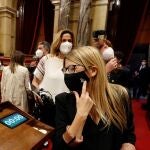 La vicepresidenta y portavoz de JxCat, Elsa Artadi a su llegada al Parlament de Cataluña