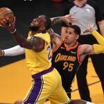 LeBron James (23) duranyt el encuentro