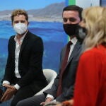 El cantante David Bisbal y Eugenia Martínez de Irujo promocionan en Fitur la guía de buceo por la costa del Almería