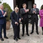 El poeta Francisco Brines, junto al presidente de la Generalitat valenciana, Ximo Puig