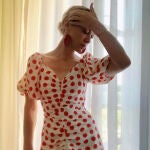 Marta Hazas con vestido de lunares.