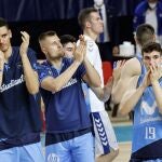 Los jugadores del Estudiantes, después de su último partido en la ACB ante el Hereda San Pablo Burgos