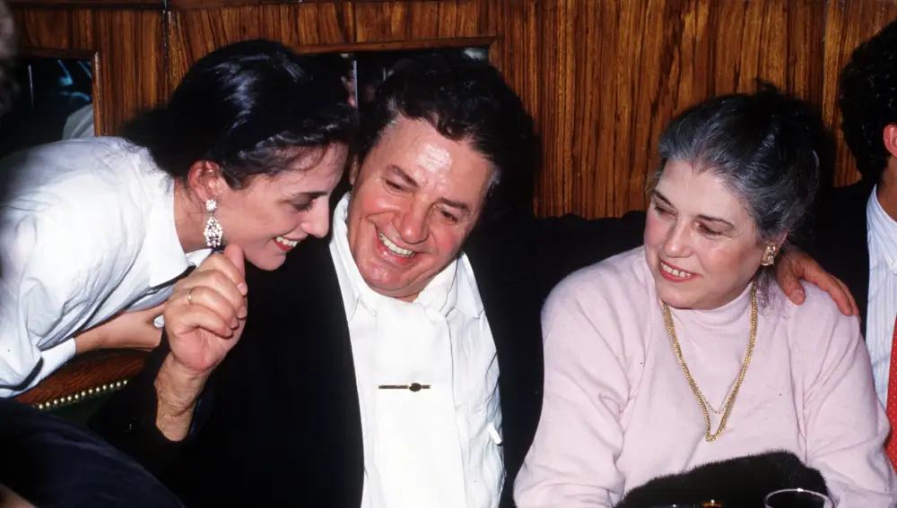 El actor y cantante Antonio Molina con su mujer Ángela Tejedor y su hija Ángela