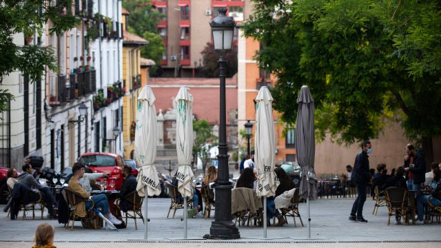 Imagen de terrazas de bares y restaurantes en el centro de Madrid.