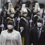 En el audio, de dos minutos y veinte segundos, la voz atribuye el ataque armado a “mercenarios” y relaciona el motivo del asesinato con una nueva Constitución. AP