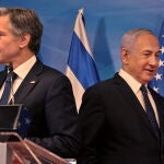 El todavía primer ministro en funciones Benjamin Netanyahu y el secretario de Estado de EE UU, Anthony Blinken en su reciente visita a Israel