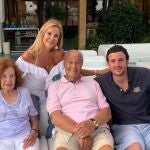 Ana Obregón, junto a sus padres y su hijo Aless