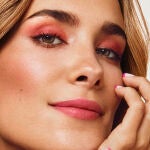 María Pombo y las sombras de ojos de su paleta con Bobbi Brown.