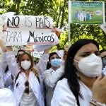 Manifestacion contra la asignacion de las plazas de medicos frente al Ministerio de Sanidad.