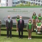 Alejandro Blanco, Ignacio Galán, Hiramatsu Kenji y Miguel Carballeda en la sede de Iberdrola con once de las deportistas que van a estar en los Juegos Olímpicos y Paralímpicos de Tokio