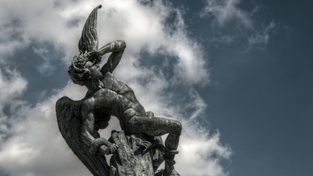 Fuente del Ángel Caído.