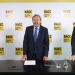 Cristian Bardají, director del Área de Movilidad del Racc, Josep Mateu, presidente, y Joan Sabartés, director de operaciones de Bon Preu
