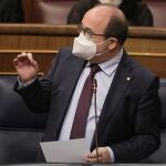 El ministro de Política Territorial y Función Pública, Miquel Iceta, interviene en una sesión de control al Gobierno