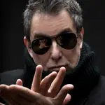 Andrés Calamaro publica "Dios los cría", con colaboraciones de Raphael o Julio Iglesias