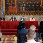 El presidente de la Generalitat, Ximo Puig, mantiene una reunión sobre el 'Plan Sumamos. Salud + Economía', que facilita la vacunación en las empresas, en la que participan representantes de la patronal y de los sindicatos, así como responsables de las entidades participantes