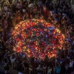 Una de las emotivas ofrendas florales en Barcelona por el atentado. AP Photo/Manu Fernandez