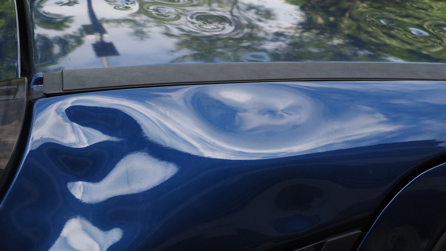 Imagen de un coche abollado