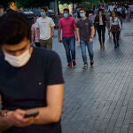 El tiempo de uso de la mascarilla es proporcional a la sequedad bucal, según advierten los expertos