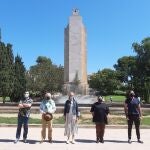 La portavoz de Cs Palma, Eva Pomar, en el centro de la imagen, posa en Sa Feixina
