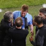 Juanma Lillo consuela a De Bruyne al ser sustituido
