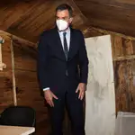 El presidente del Gobierno, Pedro Sánchez, visita la réplica del zulo de Ortega Lara en el Centro Memorial de Víctimas del Terrorismo