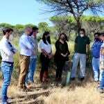Carmen Crespo, en una visita a la zona de Doñana ambientalmente restaurada tras el incendio de Las Peñuelas de 2017