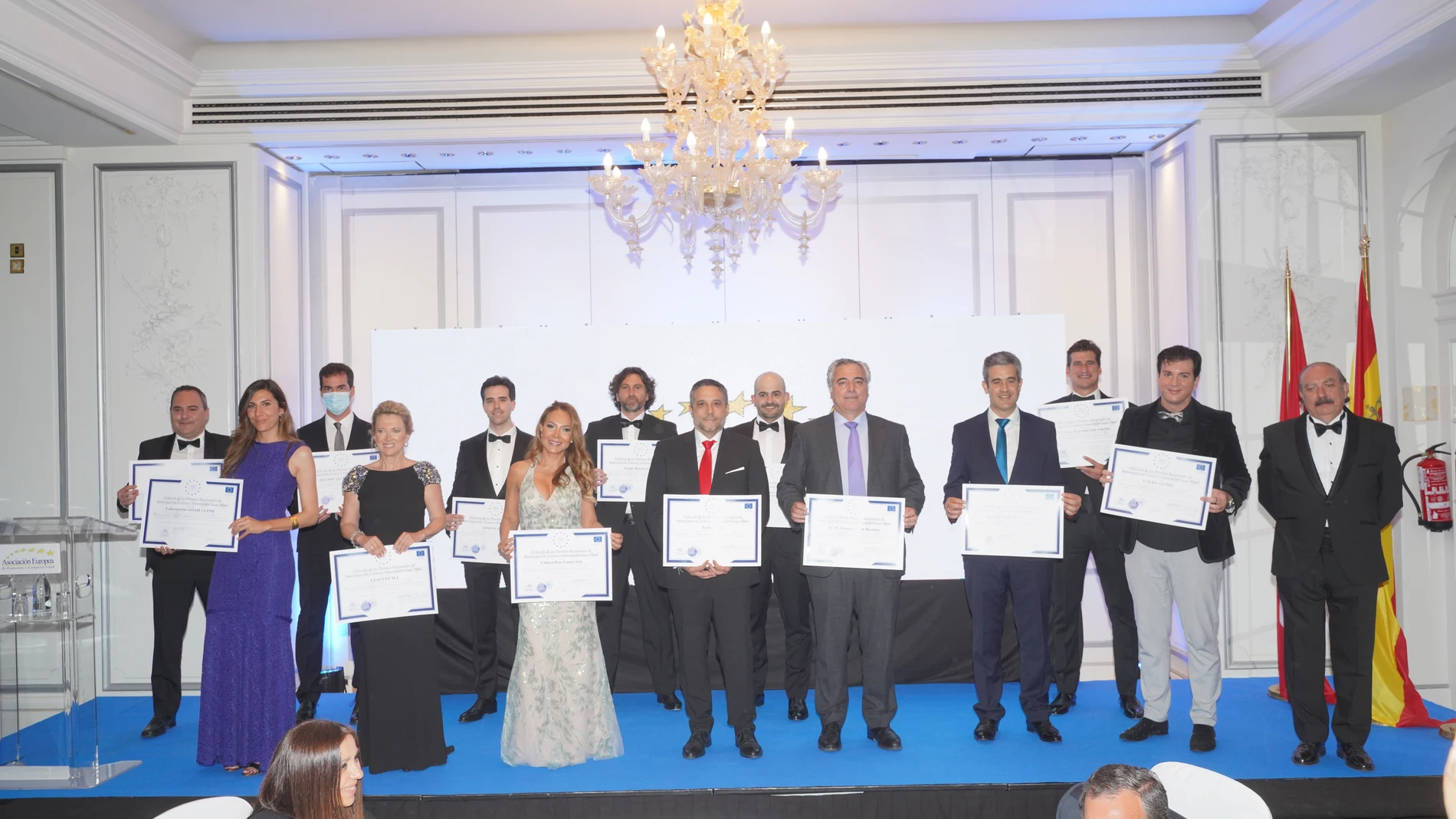 De izquierda a derecha: José María Gómez Sánchez (2IO Ingenio), María Sempere (Goah Clinic), Francisco Adame (Deuser), Tesa Panisello (Cealvet), José Antonio Pinilla Pérez (Asseco), Laura Sitú (Clínica Laura Sitú), Frank Moreno García (Instituto Inter. de Intraempren-dimiento), Antonio José Llago Hermida (Gabadi), Augusto Zafra Villena (Ivane Salud), Joaquín Riera Buendía (Argvs), Victor Serrano (Bandesur Alcalá), Enrique Criado Scholz (Ovoclinic Reproducción Asistida),Oliver Di Paolo (Calda Clinic) y José Luis Barceló (presidente de la AEDEEC)