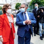 El presidente de Cantabria, Miguel Ángel Revilla, y la vicepresidenta primera del Gobierno, Carmen Calvo,