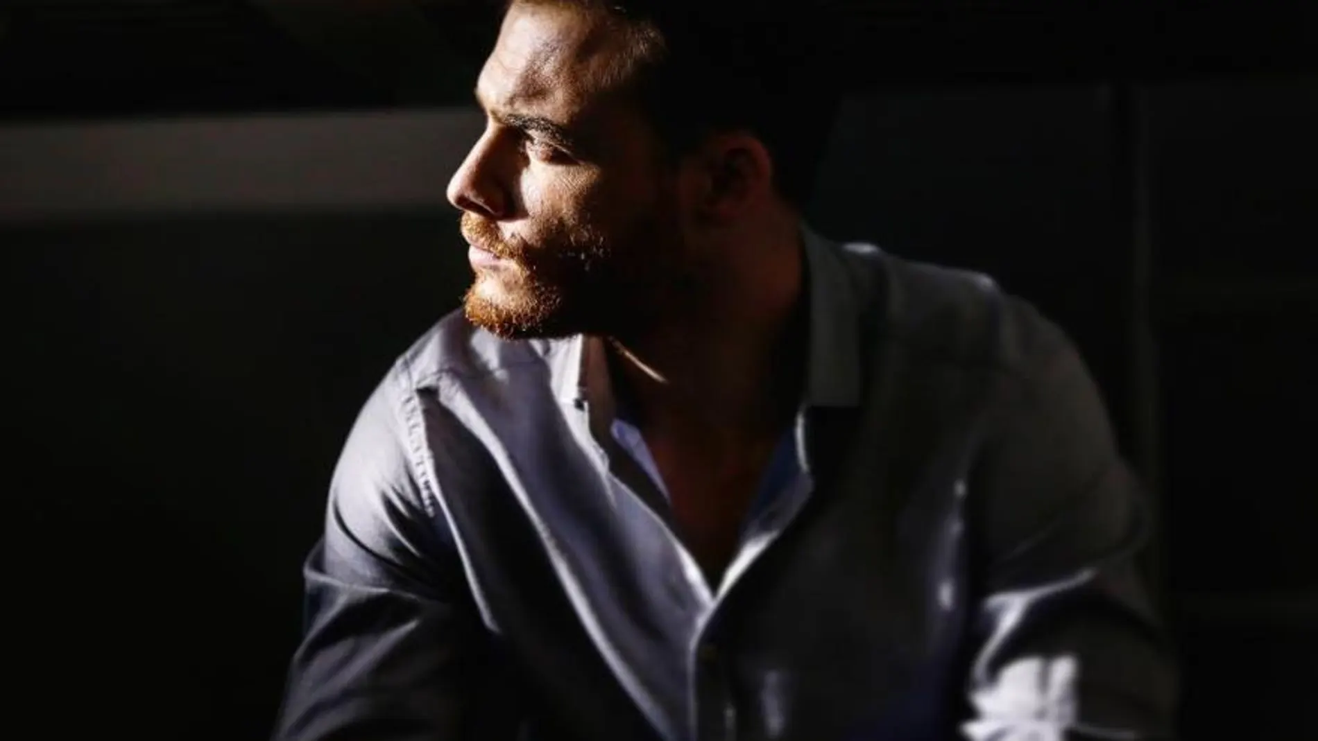 Kerem Bürsin, el actor que da vida a Serkan Bolat