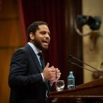 El líder de Vox en el Parlament, Ignacio Garriga, en el pleno de la Cámara catalana.