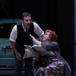 El barítono malagueño Carlos Álvarez se traviste en la ópera cómica de Gaetano Donizetti